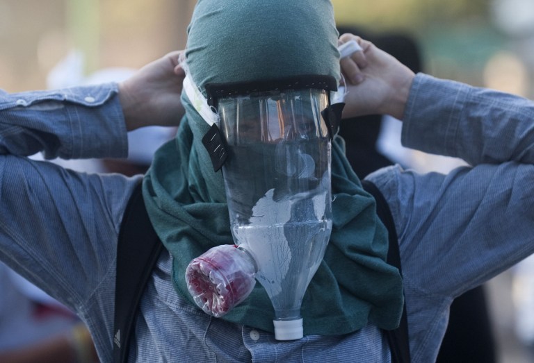 Comment se protéger au mieux des gaz lacrymogènes dans les manifestations?