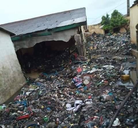 Avec Alpha Condé, la capitale Conakry s’est développée en un gigantesque tombeau d’ordures pour ses habitants.